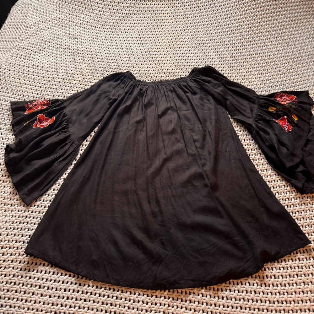Feathers Mini Dress or Tunic with Sleeve Embroidery. Size Small